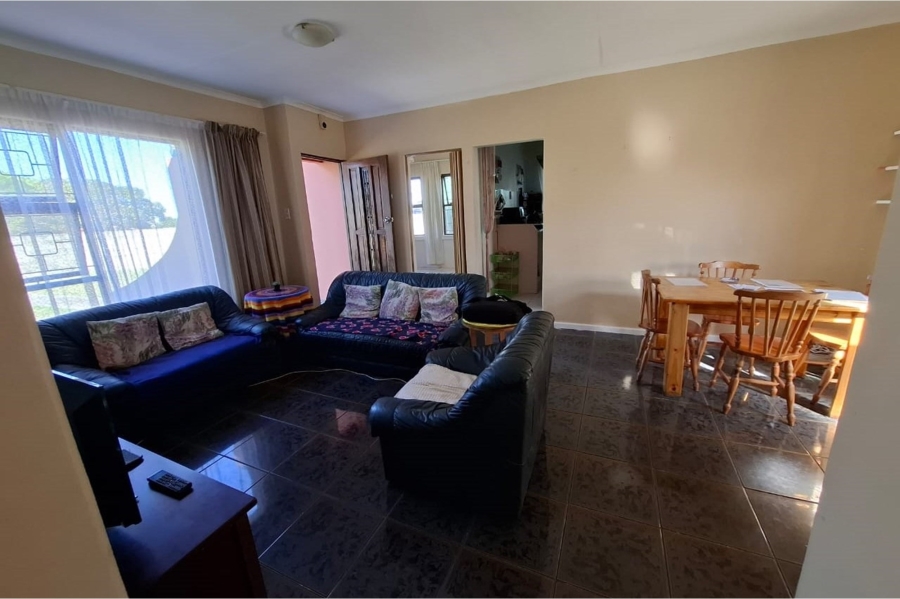 3 Bedroom Property for Sale in Overbaakens Eastern Cape